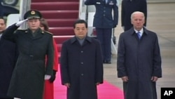 胡锦涛抵美 美副总统拜登接机