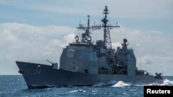 2016年3月6日在南中国海航行的美国海军导弹巡航舰“安提坦号”（USS Antietam）