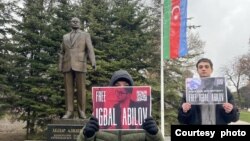 Belqradda İqbal Əbilova dəstək aksiyası