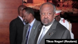 Le président djiboutien Ismail Omar Guelleh arrive pour une réunion à la 33e session ordinaire de l'Assemblée des chefs d'État et de gouvernement de l'Union africaine (UA) à Addis-Abeba, en Éthiopie, le 10 février 2020.