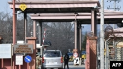 지난 26일 신종 코로나바이러스 주한미군 확진자가 발견된 대구 인근 캠프캐롤 미군기지 입구.