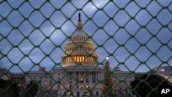 អាគារ​សភាសហរដ្ឋ​អាមេរិក (Capitol) ថត​នៅ​ថ្ងៃ​​ដំបូង​នៃ​​ការ​បិទ​រដ្ឋាភិបាល​កាល​ពី​ថ្ងៃ​ទី​២២ ធ្នូ ២០១៨។