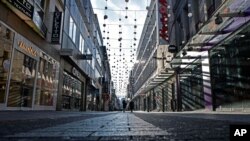 독일이 전국적인 신종 코로나바이러스 봉쇄 조치를 시작한 16일 쾰른의 상가가 한산한 모습이다.
