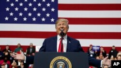 Le président Donald Trump lors d'un rassemblement à l'Atlantic Aviation à Moon Township, le 10 mars 2018.