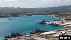 Kapal-kapal Angkatan Laut bersandar di pelabuhan Pangkalan Angkatan Laut Amerika di Guam. (Foto:dok) 