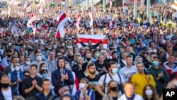 资料照片：白俄罗斯民众走上首都明斯克的街头举行抗议活动（2020年9月20号）。