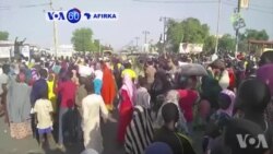 VOA60 Afirka: Al’umomin Da Rikicin Boko Haram Ya Raba Da Gidajensu, Sun Fito Zanga-zanga Kan Tituna A Maiduguri