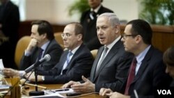 Perdana Menteri Israel Benjamin Netanyahu, kedua dari kanan, pada sidang kabinet mingguan (6/3).