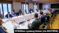 دپلوماتان غربی در آخرین روز ملاقات با هیات طالبان در اوسلو، پایتخت ناروی، گفتند که کمک‌های بشری برای افغانستان، شرایط را مساعد خواهد کرد تا دختران در سراسر آن کشور به مکتب برگردند