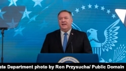 마이크 폼페오 미국 국무장관이 10일 워싱턴에서 열린 로널드 레이건 기념 재단 '자유와 민주주의 센터' 개소식에서 연설했다.