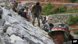 Members of the media wait outside the Ecuadorian embassy during a news conference for WikiLeaks founder Julian Assange in central London, Aug. 18, 2014.