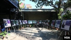 កម្រង​រូបភាពVOA៖ CCHR តាំងពិព័រណ៍​រូបថត​សកម្មជន និង​ផ្សាយ​របាយការណ៍​ពី​ការរើសអើង​អ្នក​ស្រលាញ់​ភេទ​ដូចគ្នា