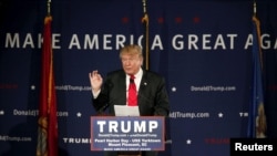 លោក Donald Trump អ្នក​នាំ​មុខ​បេក្ខជន​​ប្រធានាធិបតី​ខាង​គណបក្ស​សាធារ​ណ​រដ្ឋ ថ្លែង​ទៅ​កាន់​អ្នក​គាំ​ទ្រ​ នៅ​រដ្ឋ​ South Carolina កាល​ពី​ថ្ងៃ​ទី​៧ ខែ​ធ្នូ​ ឆ្នាំ​២០១៥។​