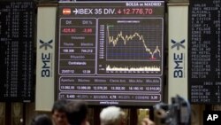 Suasana bursa saham di Madrid (23/7). Ekonomi Spanyol merosot 0,4 persen pada kuartal kedua tahun ini, sementara ekonomi Eropa secara keseluruhan merosot 0,2 persen.