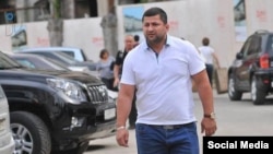 ზურაბ ზვიადაური განზრახ მკვლელობის ბრალდებით დააპატიმრეს, თუმცა ოლიმპიური ჩემპიონები და "ქართული ოცნების" პოლიტიკოსები მისი თავდებით გამოშვებას ითხოვენ