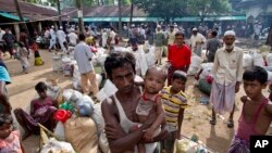 ក្រុម​ជន​រ៉ូងហ៊ីងយ៉ា​កាន់​សាសនា​ឥស្លាម​ដែល​ចេញ​ពី​ប្រទេស​ភូមា បាន​មក​ដល់​ប្រទេស​បង់ក្លាដែស កាល​ពីពេល​ថ្មីៗ​នេះ។