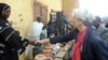 Christine Lagarde dans le village de Bourbon, sur le fleuve Niger, à 30 km à l'ouest de Niamey, le 21 décembre 2011.
