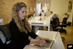 미국 캘리포니아주 샌프란시스코 시내 사무실에서 직장인들이 일하고 있다. (자료사진)