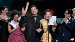 Jenny Slate, from left, Stephanie Hsu, James Hong, Michelle Yeoh, and Ke Huy Quan accept the award for outstanding performance by a cast in a motion picture. (AP Photo/Chris Pizzello)