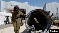 Mabaki ya kombora ambalo Israeli inasema lilikuwa limerushwa na Iran na kuanguka kwenye bahari ya Dead Sea.