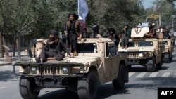 Kobuldagi tadbirlarda toliblar Amerikadan qolgan harbiy vositalarni ko'z-ko'z qilib turadi 