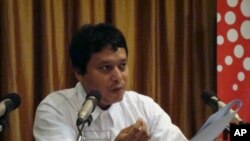 Zaw Win, the MEMO 88 coordinator for Burma, says the limited access to
news left many Burmese reliant on foreign radio broadcasters, 05 Nov 2010