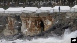 Des migrants et des réfugiés ont établi un campement au port de Dieppe, France le 2 juin 2016. 