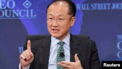 Jahon bank prezidenti Jim Yong Kim. Bank Vashingtonda asoslangan xalqaro tashkilot bo'lib, asosiy maqsadi davlatlarga taraqqiy etishda yordamlashish, quyi foizda qarzlar berib, iqtisodiy-ijtimoiy rivojlanishda hissa qo'shish. 