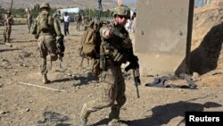U.S. troops, part of the NATO-led International Security Assistance Force (ISAF), arrive at the site of a suicide attack in Maidan Shar, the capital of Wardak province, Afghanistan, Sep. 8, 2013. 