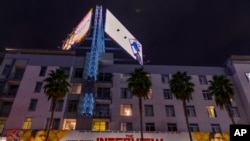 지난 2014년 12월 미국 캘리포니아주 헐리우드의 한 극장에 소니사 제작 영화 '인터뷰' 간판이 걸려있다.