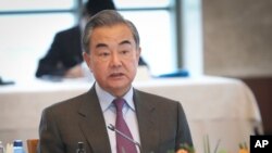 왕이 중국 외교담당 국무위원 겸 외교부장.