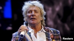 Rod Stewart performs at the Wal-Mart annual meeting in Fayetteville, Arkansas, June 5, 2015. 