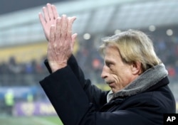 Christoph Daum, futbol sahalarında antrenörlük başarıları, sıra dışı yöntemleri ve son yıllarda da kanserle olan mücadelesiyle unutulmaz bir efsaneye dönüştü