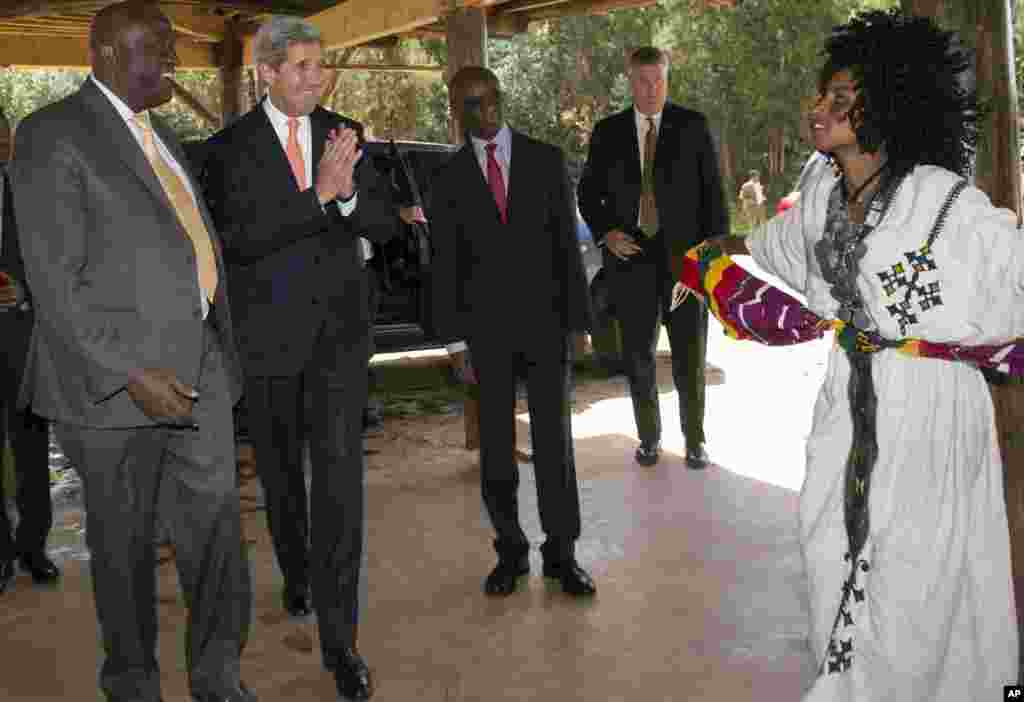 U.S. Secretary of State John Kerry applauds a local dancer prior to speaking prior to speaking about U.S. policy in Africa at the Gullele Botanic Garden in Addis Ababa, Ethiopia, May 3, 2014.