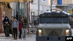 نظامیان اسراییل عملیات "دیوار آهنین" را در ساحه جنین کرانه غربی آغاز کرده‌اند و هدف آن را "ریشه‌کن کردن تروریزم" در ساحه خوانده‌اند 